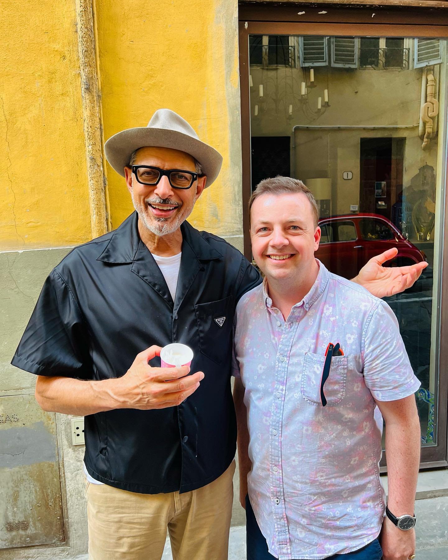 On a quiet street where old ghosts meet&hellip; You never know who you&rsquo;ll bump into in Florence. And yes the voice of @jeffgoldblum is even more tuneful and melodious in person. Also, he&rsquo;s never been to Ireland. Over to you, @tourismirela
