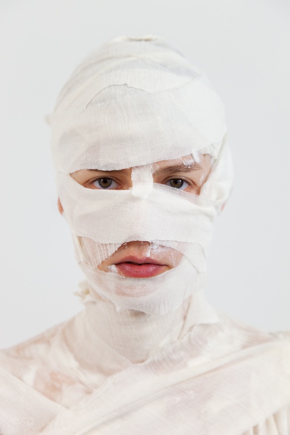 Enfleurage (Face) . 2011. 30’’ x 40’’ inch c-print