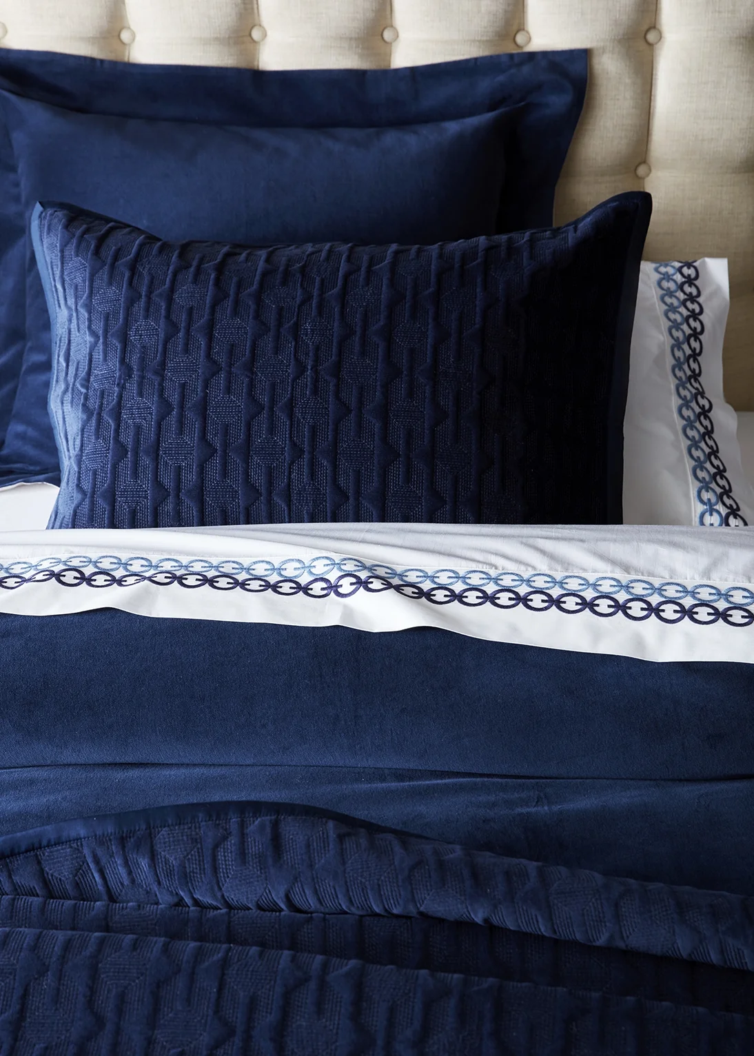 BEDDING_1_D17_KingstonCoverlet_05012017_REF.jpg