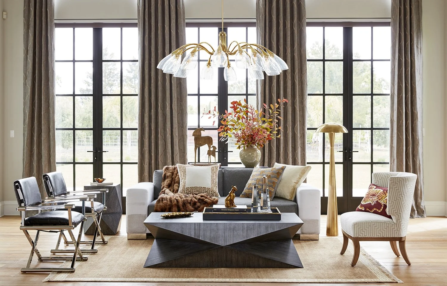 LR+2+D17_MetroYountvilleLivingRm_v8_041817_REF.jpg