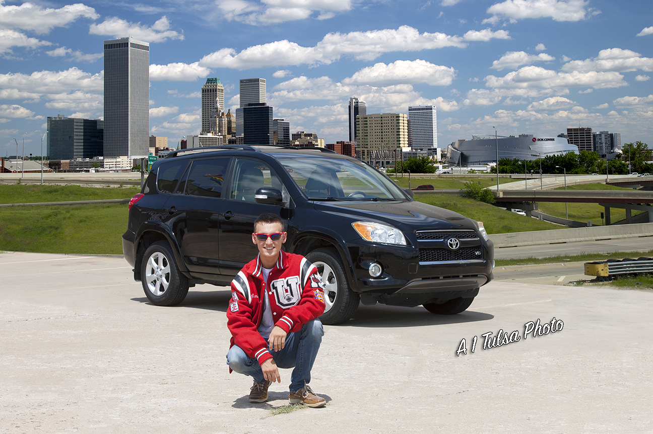 Tulsa boy senior with car_1658.jpg