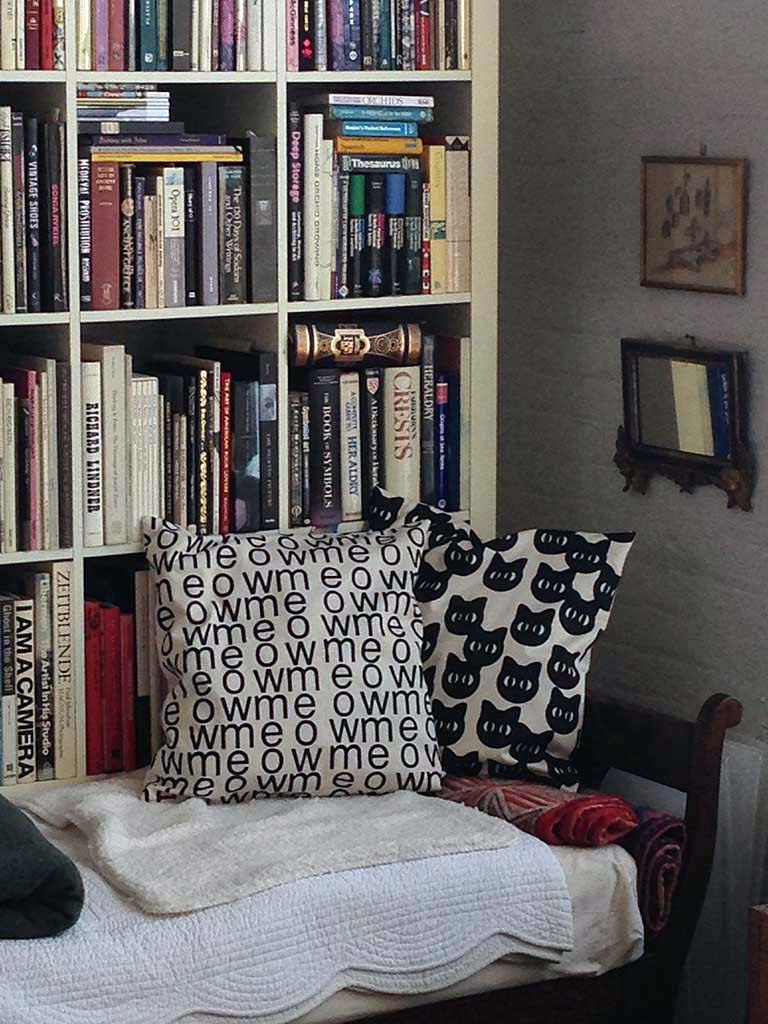 571c38595153c460-pillows_KITTYJONES.jpg