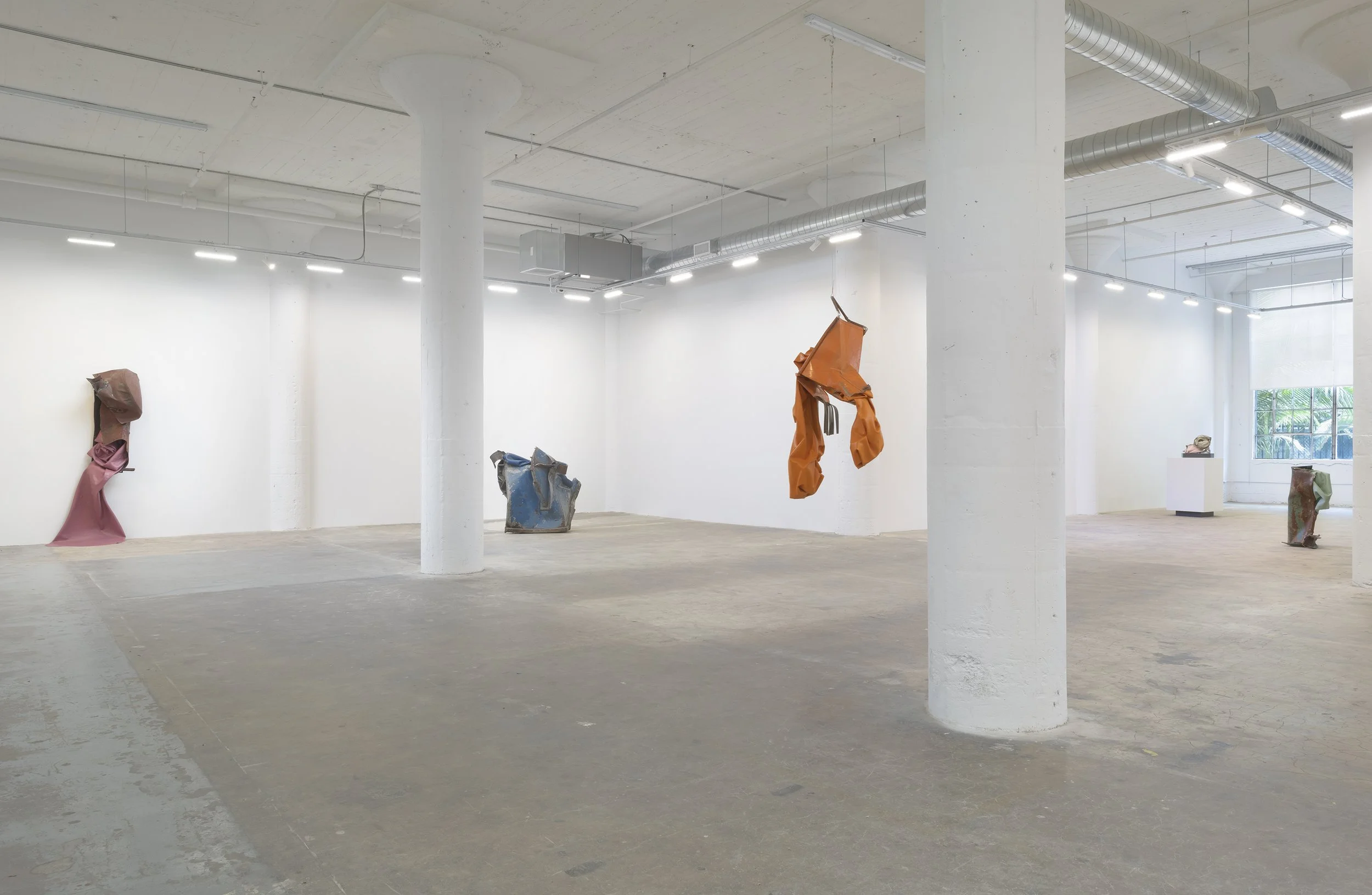 Installation image of "Salient Queens." Photos by Robert Wedemeyer, 2020.