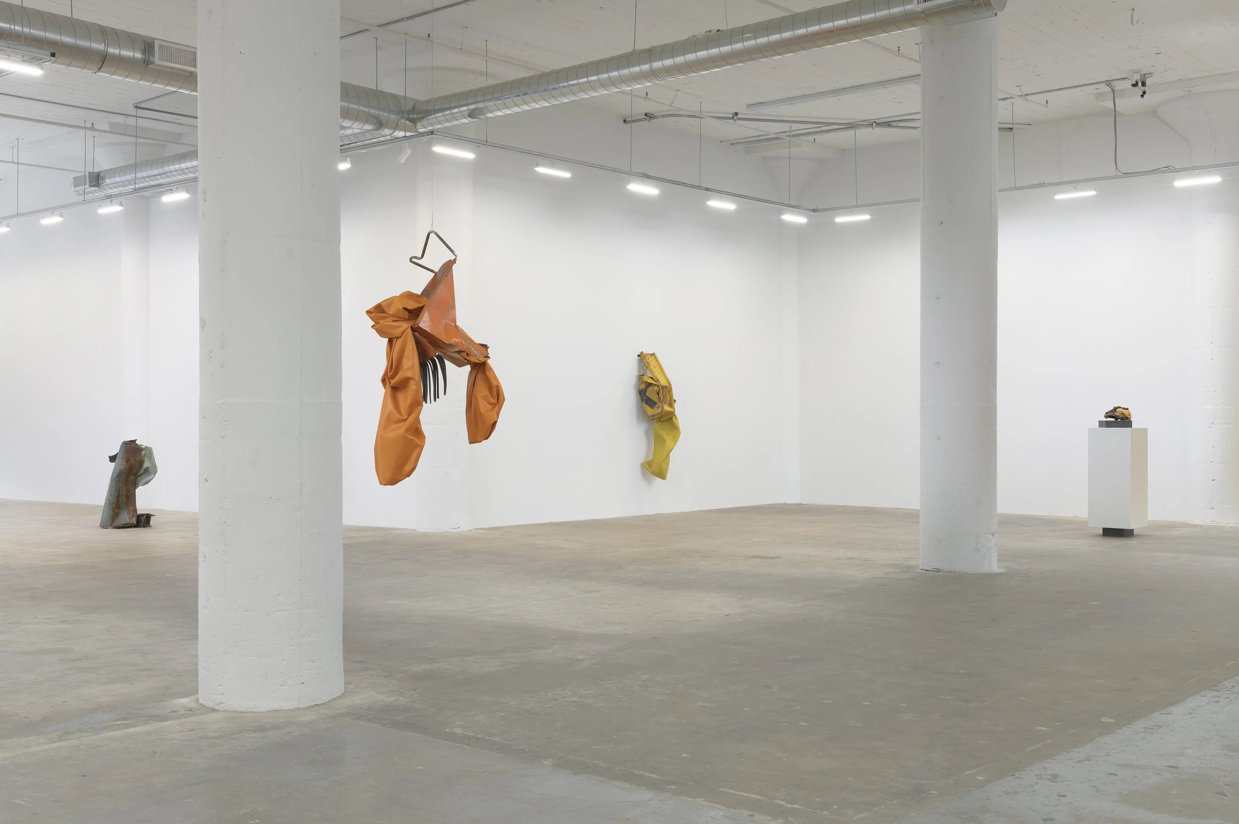 Installation image of "Salient Queens." Photos by Robert Wedemeyer, 2020.