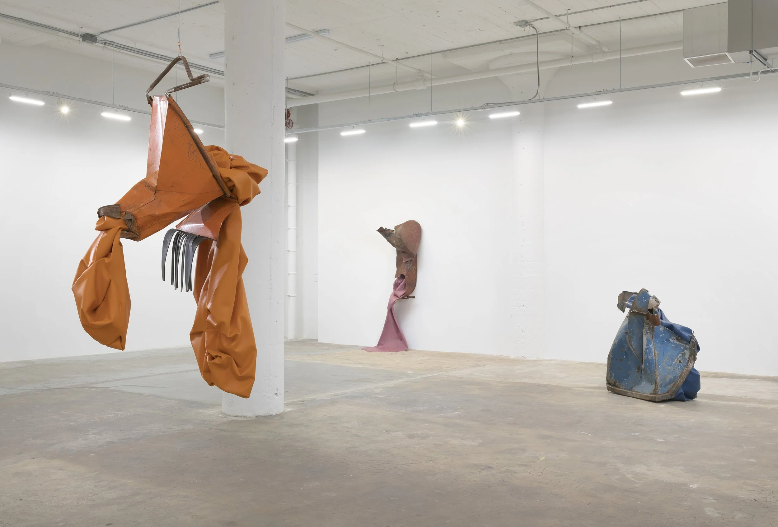 Installation image of "Salient Queens." Photos by Robert Wedemeyer, 2020.