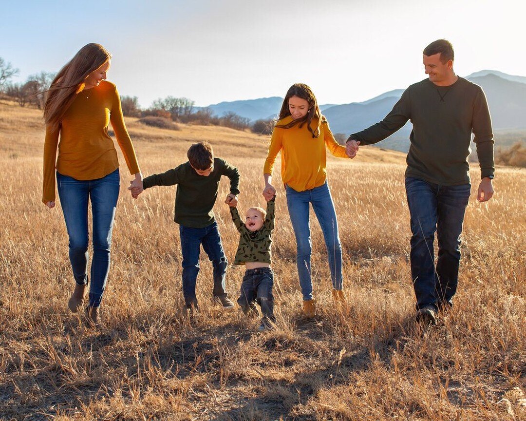 Have you been putting off getting family photography done? Maybe it&rsquo;s because you feel stressed trying to choose just the right photographer or maybe you&rsquo;ve been waiting for a better time, like when you finally lose those pounds you&rsquo