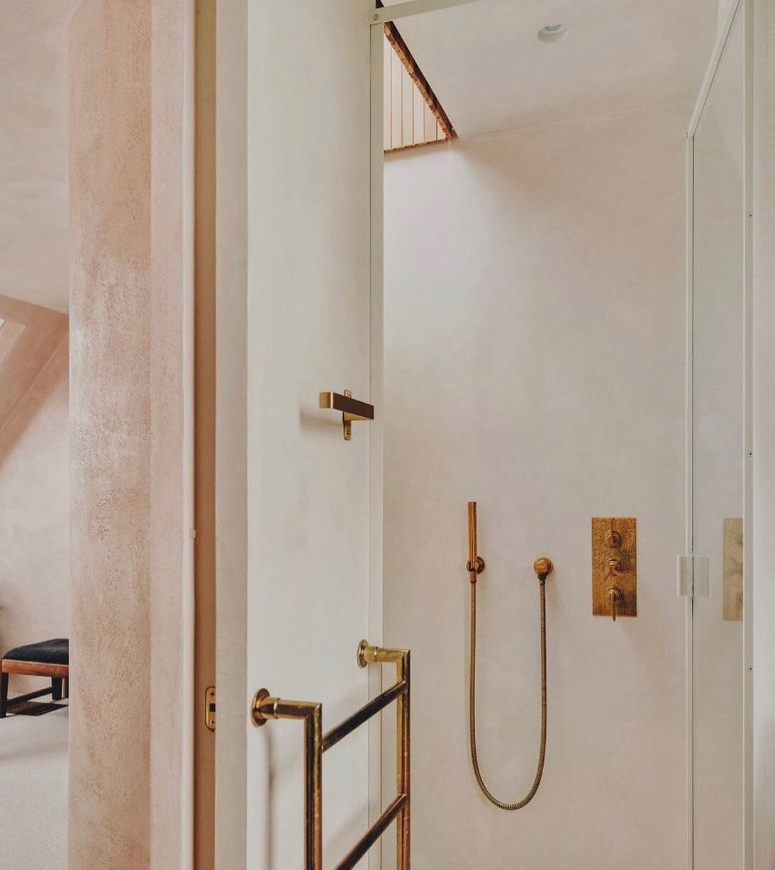 Unlacquered Brass showcasing its beautiful patination against these neutral tones. Project by @studiohagenhall photography by @mariell.lindhansen #brasstap #brasstaps #bathroomdesign #bathroominspo #bathroomdecor #bathroom #shower #showerdesign #stud