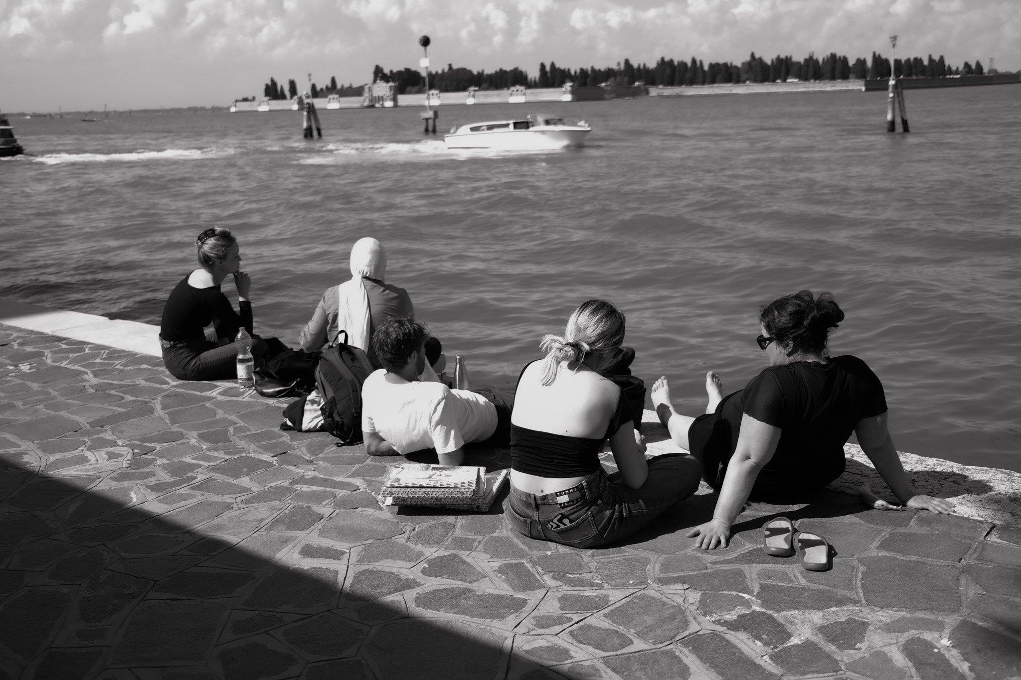 what looked to be a group of students watching the boats. i wondered about the group dynamics.