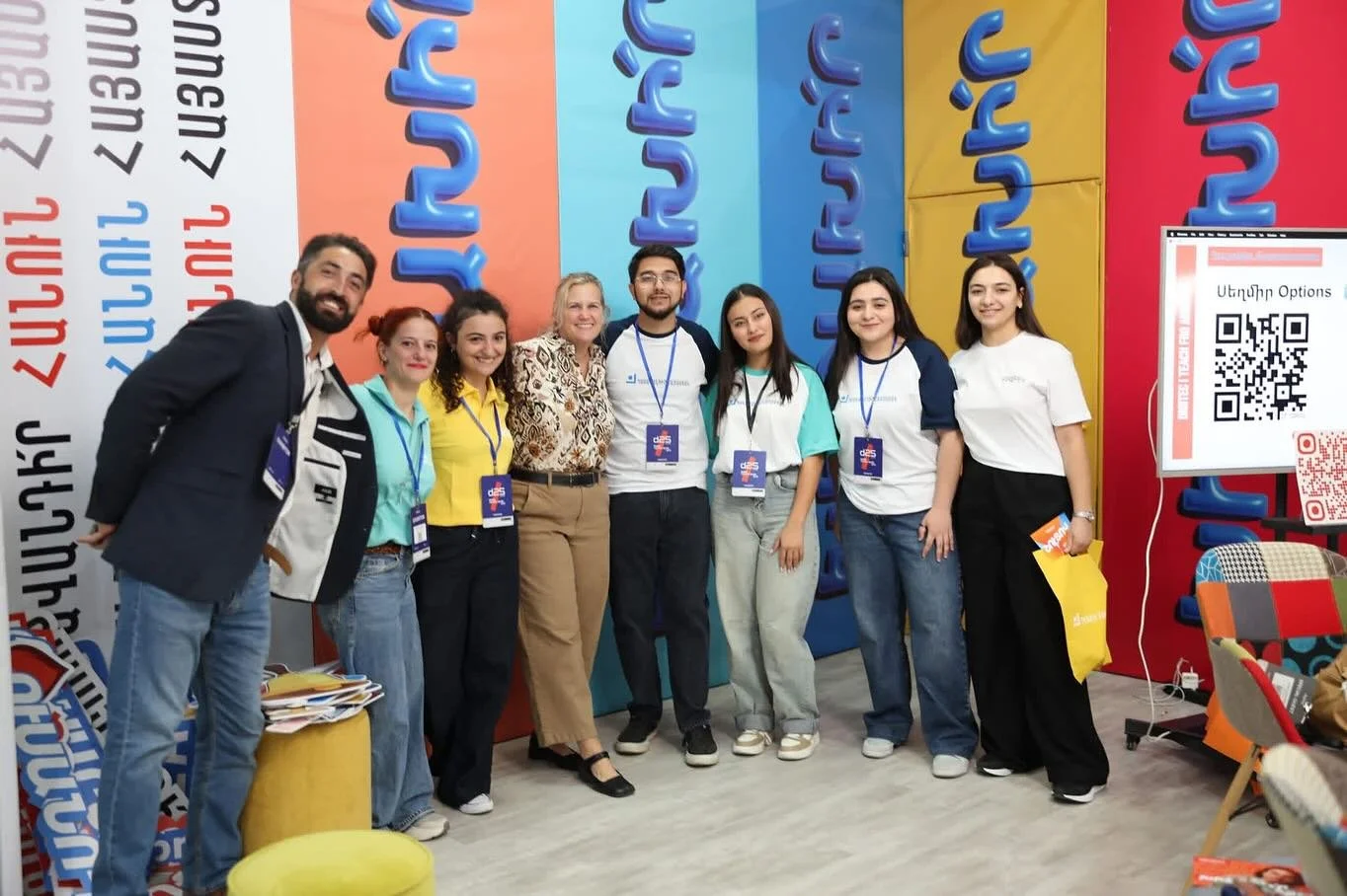 ✨ DigiTec 2025-ի առաջին օրը մոտենում է ավարտին, իսկ մեր տաղավարն ամբողջ օրվա ընթացքում մարդածատ էր ու դրական էներգիայով լի💙 

Շնորհակալ ենք բոլորին, ովքեր այսօր այցելեցին մեզ, մասնակցեցին խաղերին և տուն գնացին նվերներով ու լավ տրամադրությամբ 🎁
😉 Ե