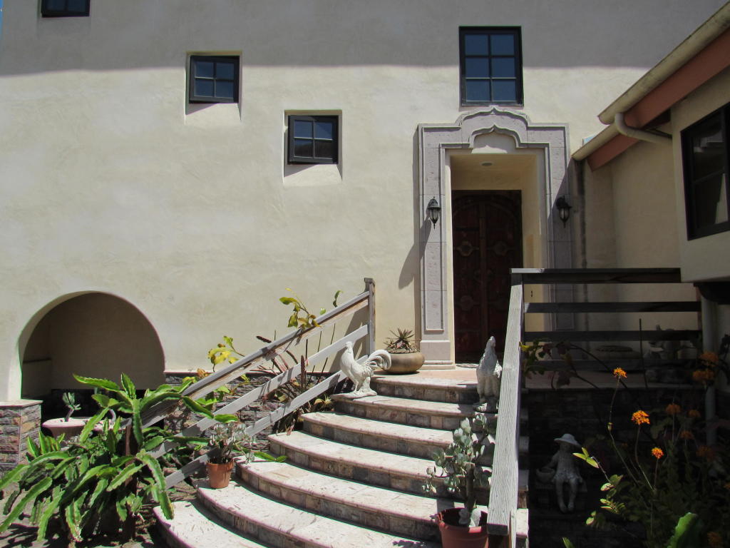 161_El_Sueno_Road_staircase.jpg
