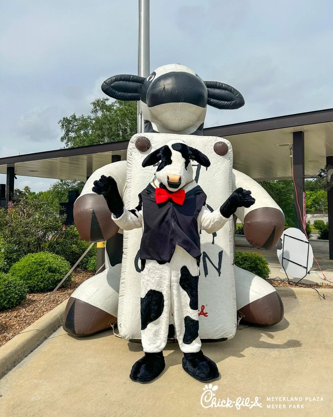 💙❤️ Happy Monday! March events and promotions by Chick-fil-A Meyer Park and Meyerland Plaza 🍀!

We enjoy serving and giving back to you, join us for the month of March full of fun and excitement. Thank you for being part of our everyday! 

We look 