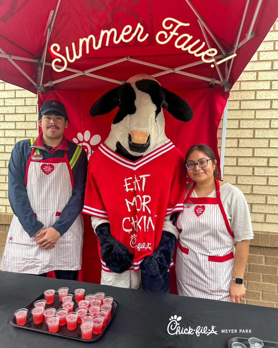Our summer fave is here, Pineapple Dragonfruit Lemonade 🍍🌺!

Stop by and say hi to the Chick-fil-A Cow and enjoy our Pineapple Lemonade sample through the drive-thru from 12 p.m. - 2 p.m.; same time, different dates at Chick-fil-A Meyer Park and Me
