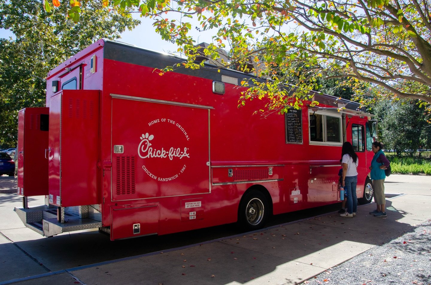 We&rsquo;re bringing Chick-fil-A to you 🐄❤️! 

Catch our food truck at McGovern Centennial Garden this Friday (11/28) and Saturday (11/29) from 11 am - 4 pm. 

Stop by, grab lunch, and enjoy the park with us ⛅️!