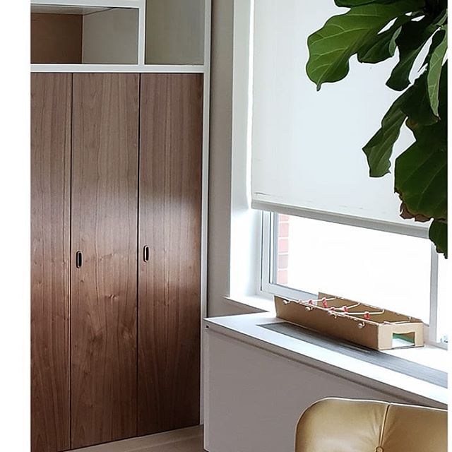 Designed by @elawrencedesign fabricated by #upbeatcustomdesigns #closetdesign #interiordesign #millwork #kitchendesign #customfurniture #dresser #livingroomdecor #designbuild #bespokedesign #interiorarchitecture #bedroomdecor #woodworking #woodwork #