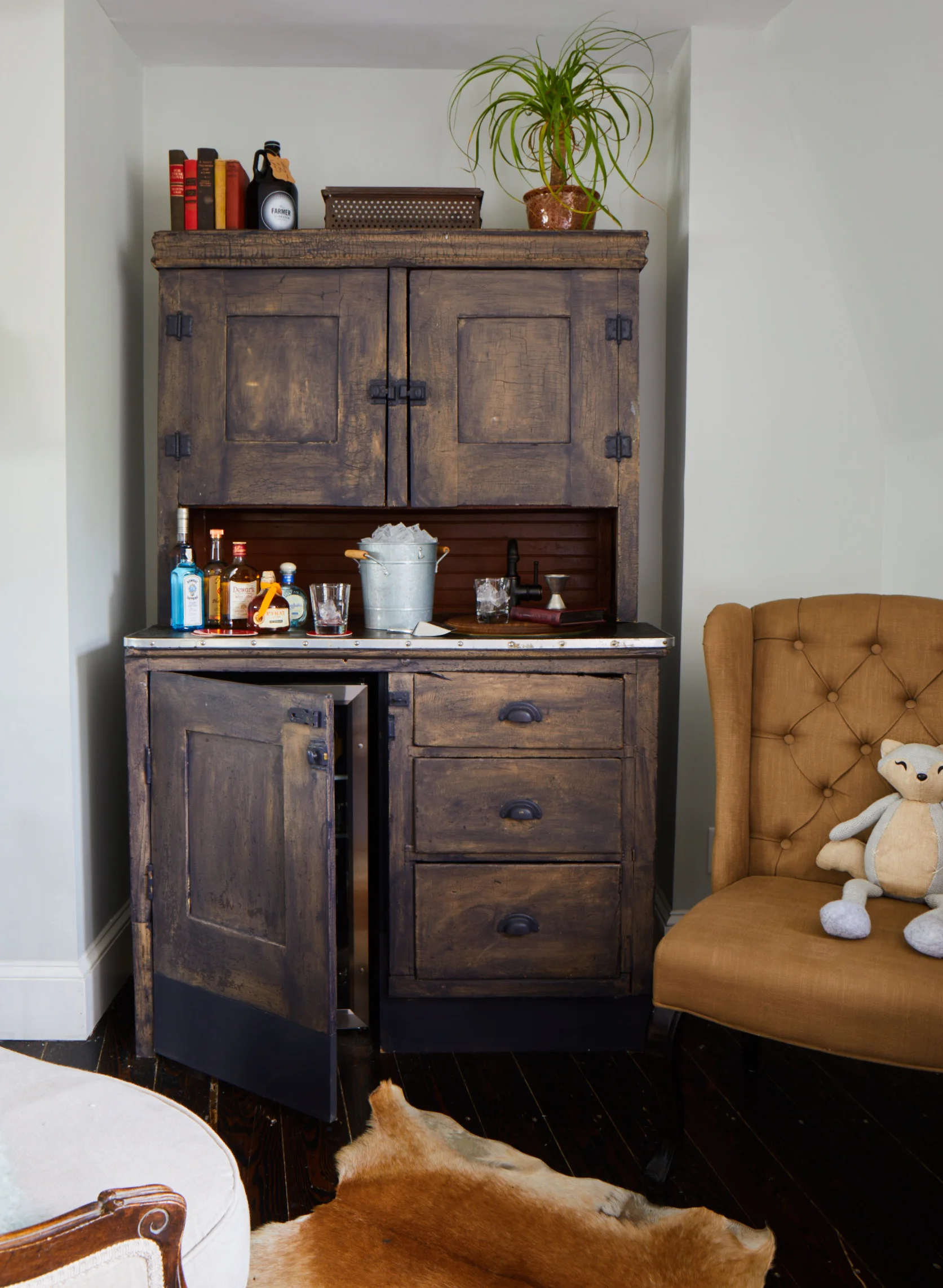 Mini Bar in The James Louis