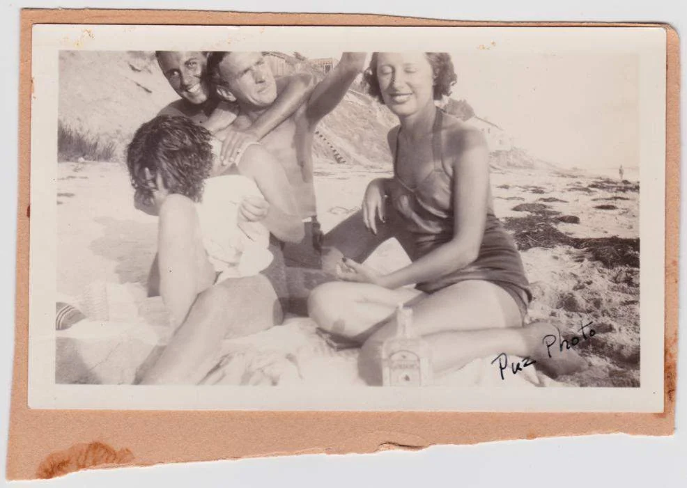 Louise Brooks shying away from the camera with friends on the beach, image from LouiseBrooks.com