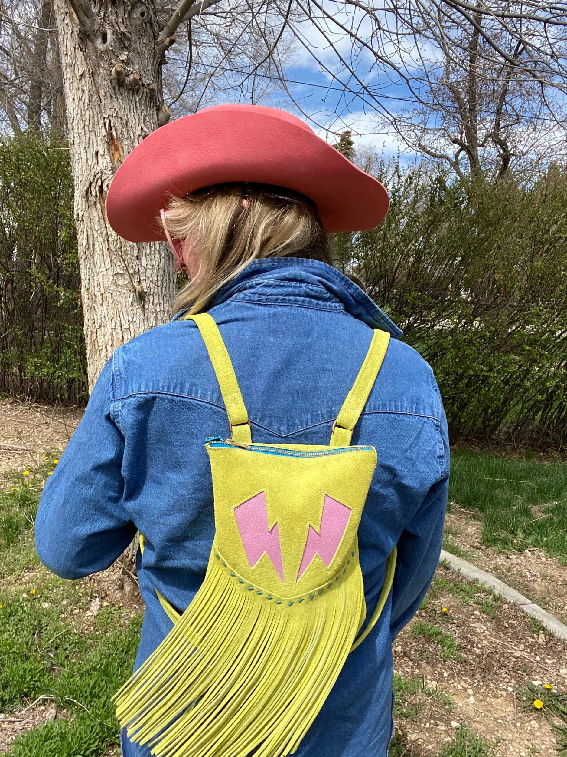 87627560-691B-4172-AD53-862A132E6744