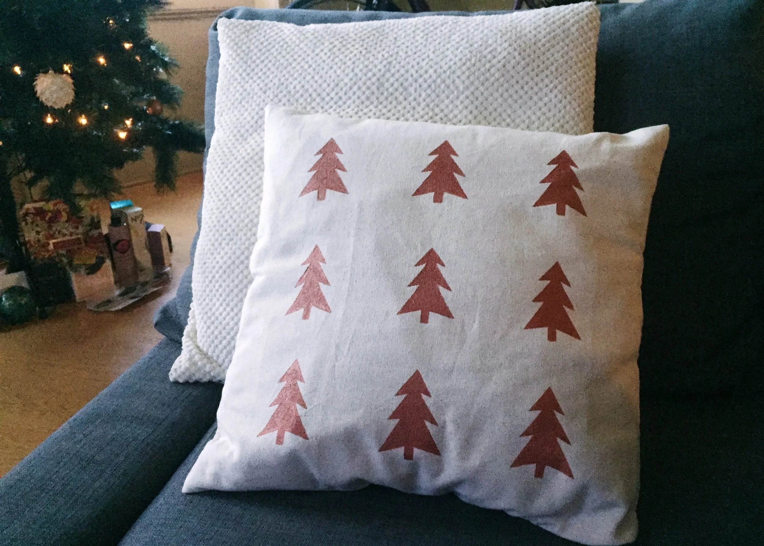 finished tree presents.jpg