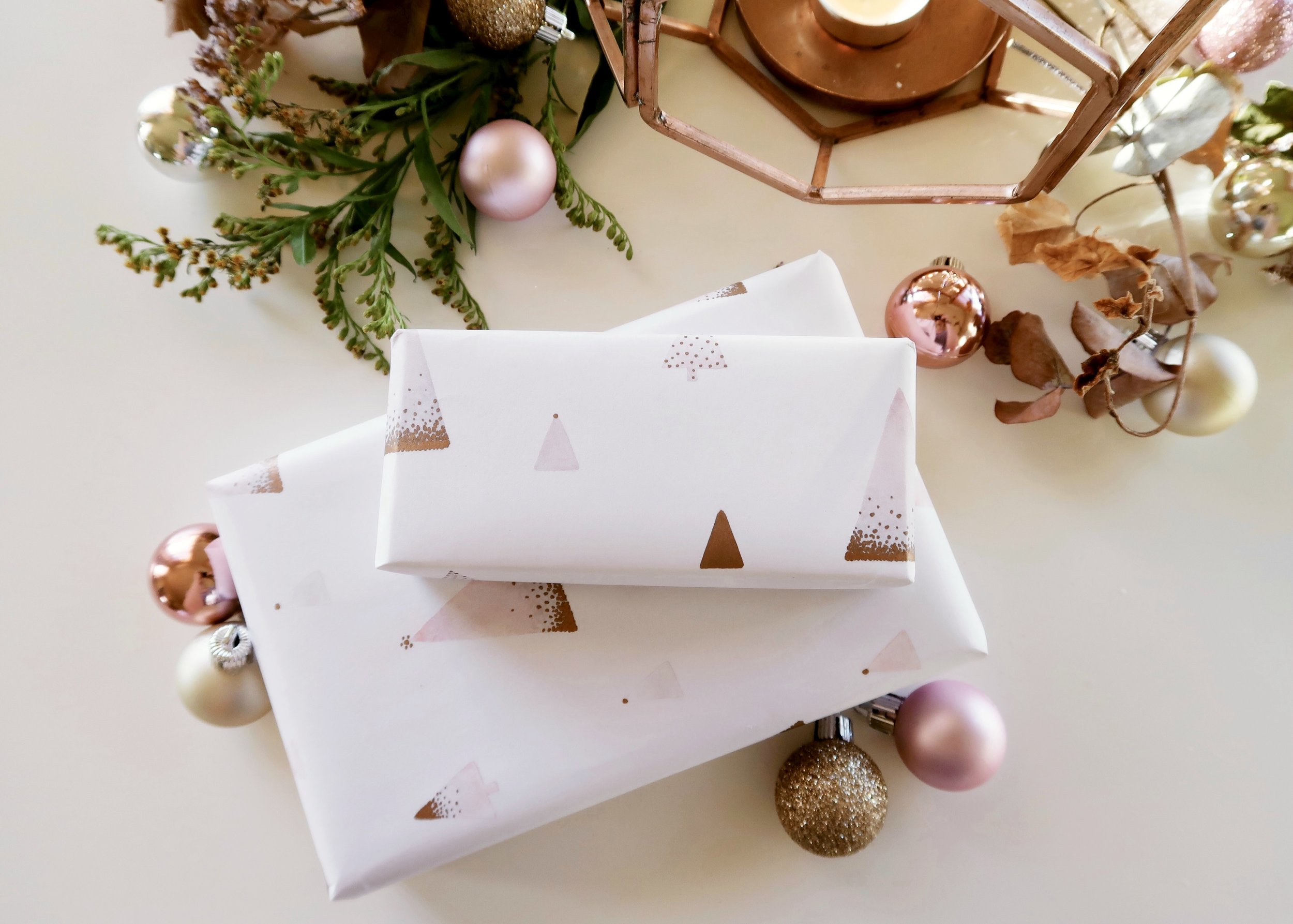 DIY Printable Festive Wrapping Paper by Isoscella