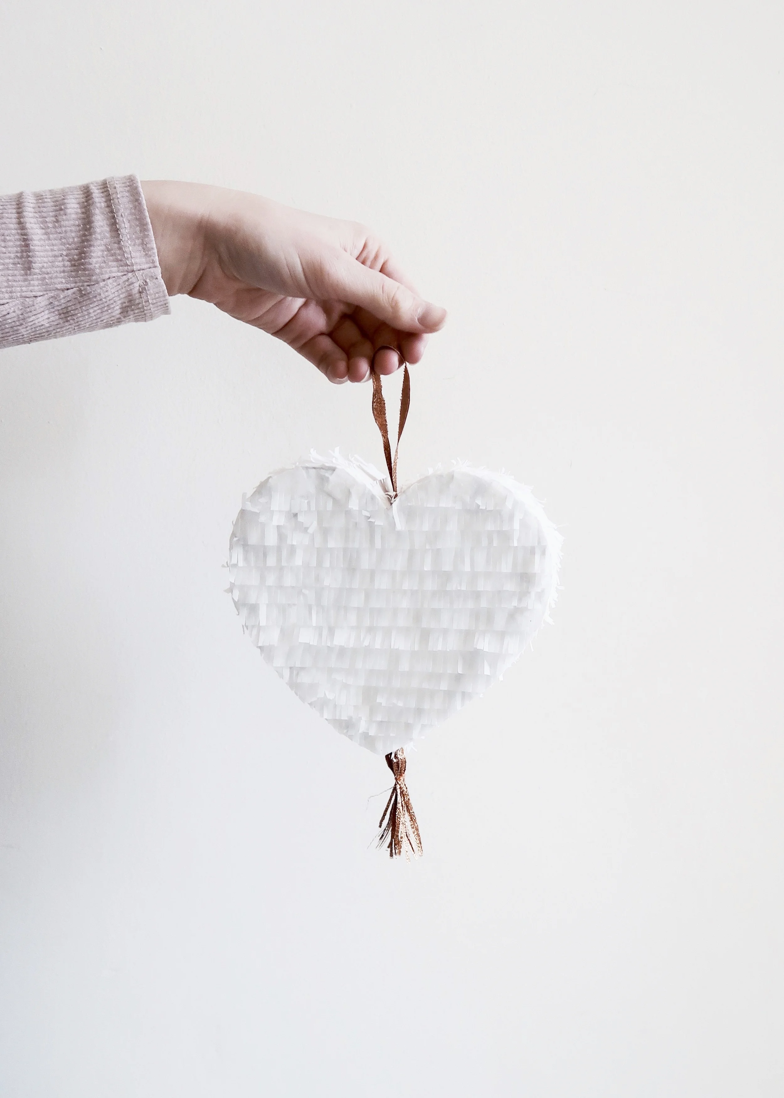 DIY // WHITE & COPPER HEART PINATA
