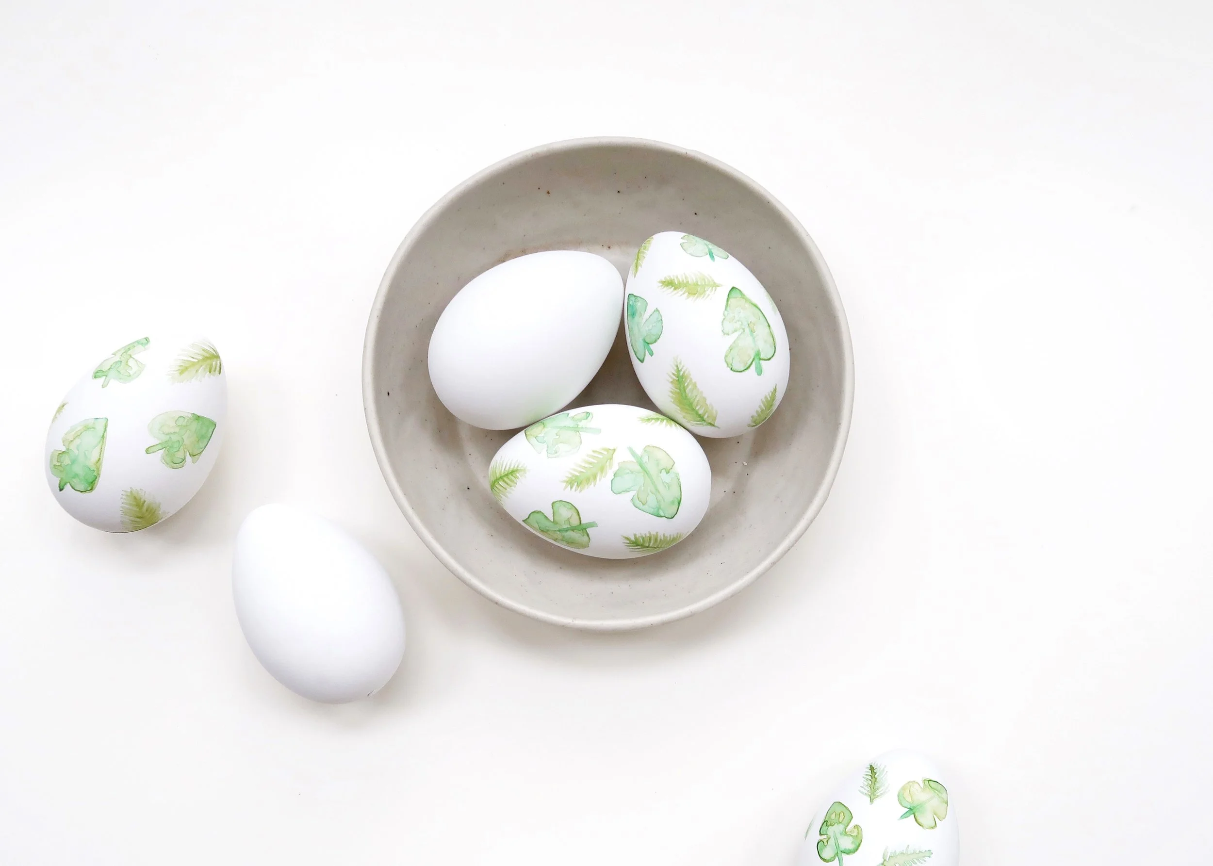 DIY // WATERCOLOUR TROPICAL LEAF EGGS