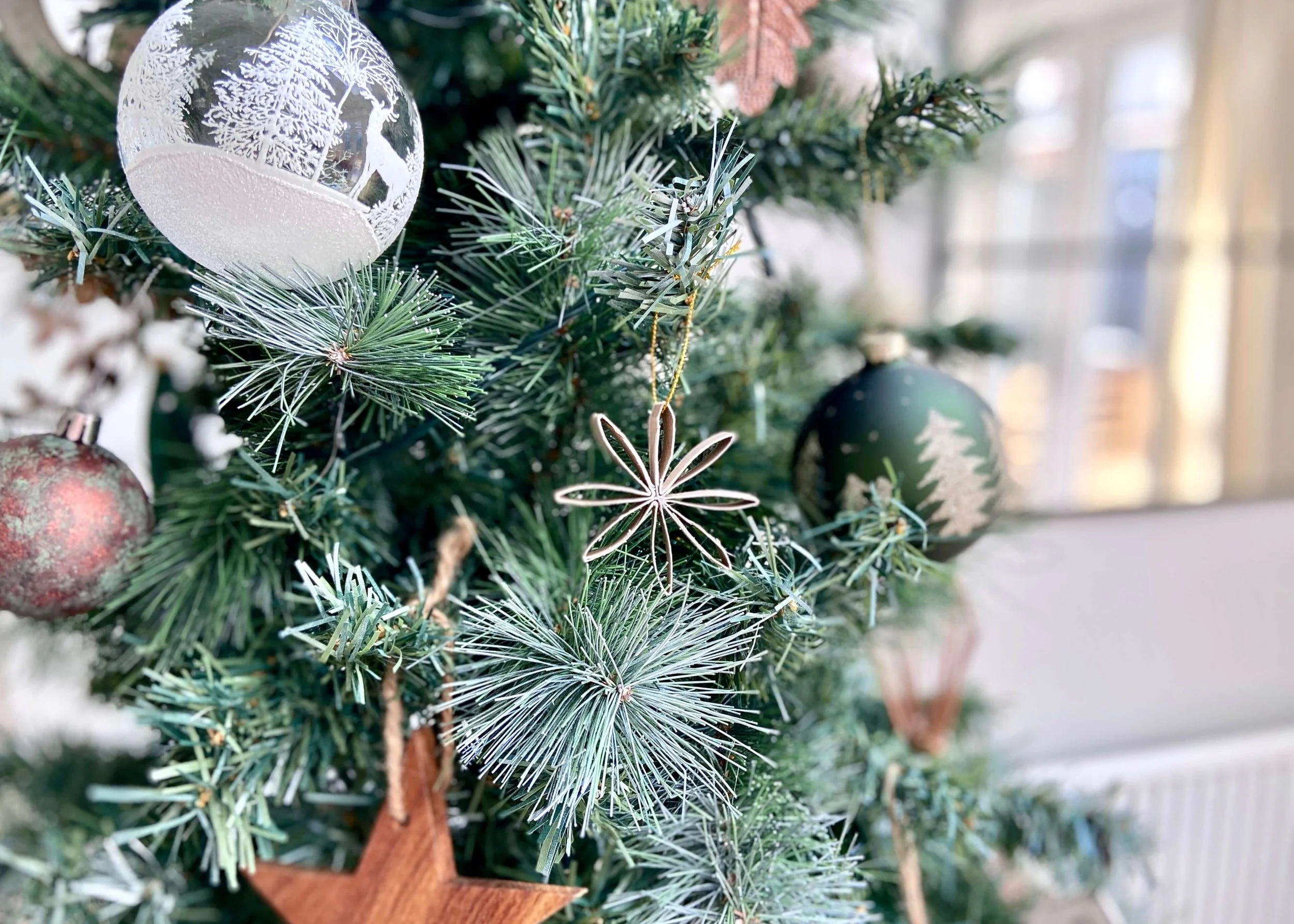 How to Make Christmas Decor with Toilet Rolls