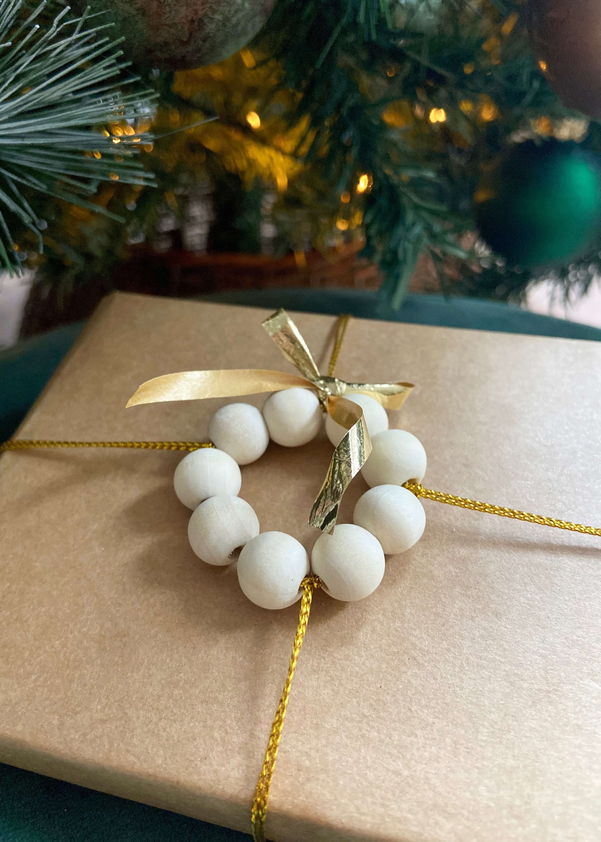 Mini Bead Wreath Gift Toppers — ISOSCELLA
