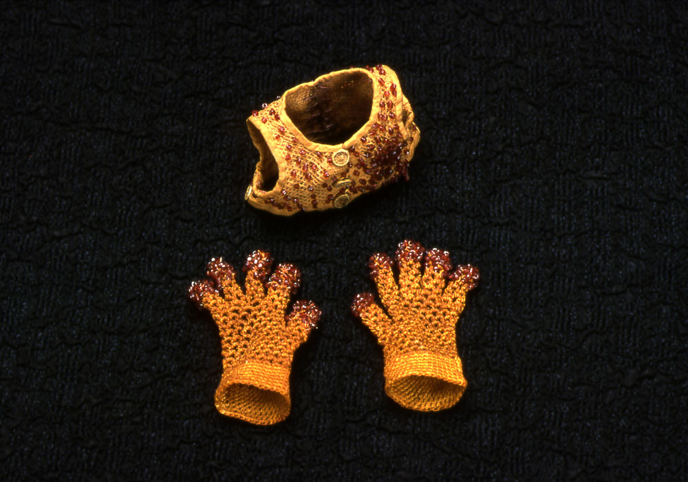 06.-Collection-Red-Gloves.jpg