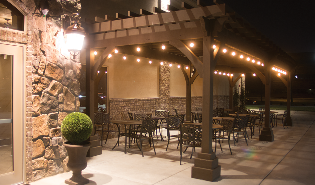 ext_side_patio_7893.png