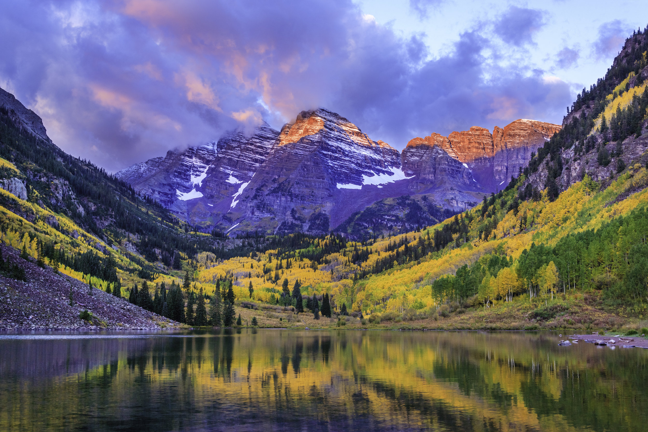 The mountains in are beautiful. Скалистые горы Колорадо. Горы роки Маунтин в США. Марун Беллс Колорадо США. Озеро марун Колорадо.