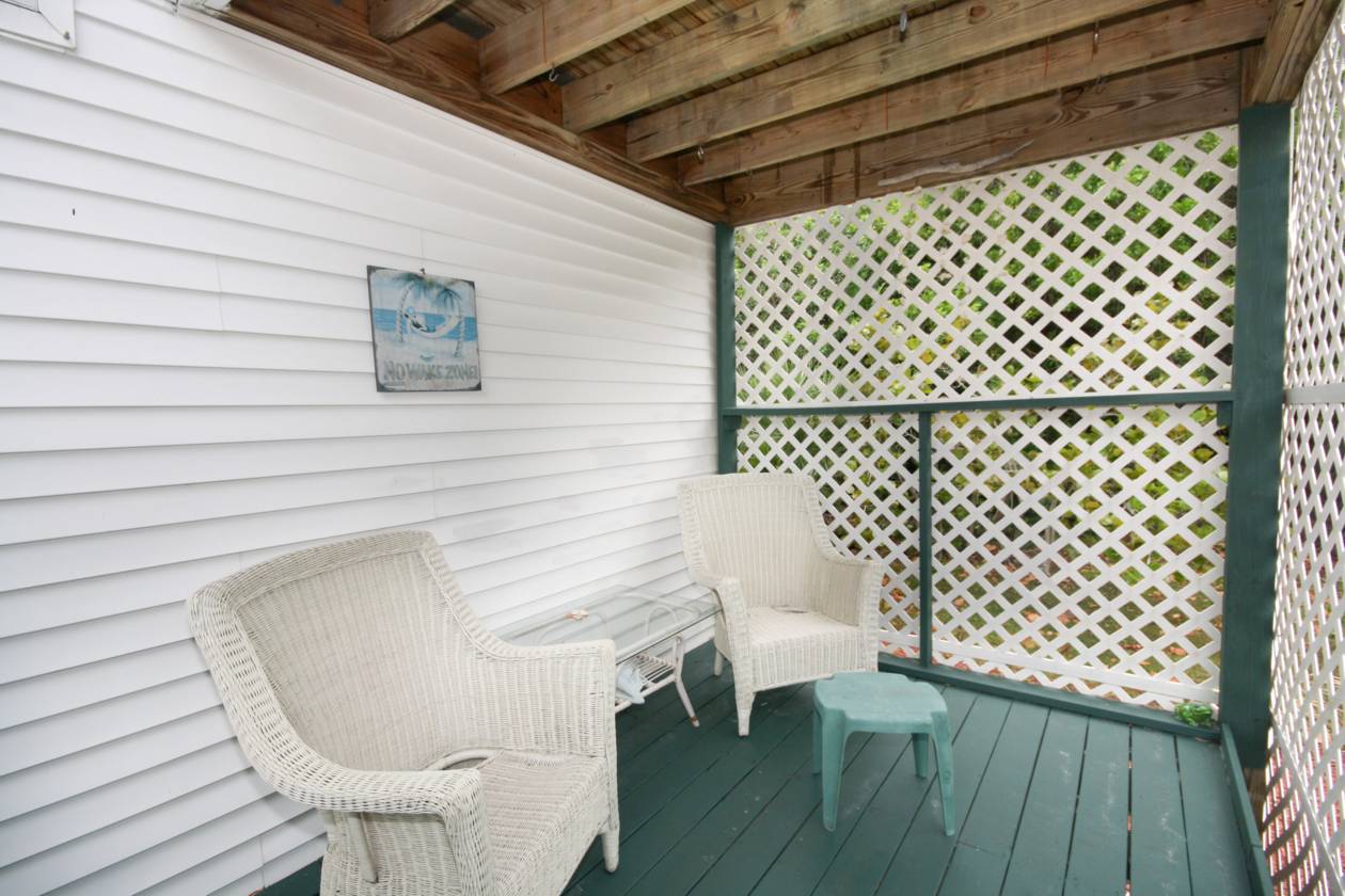Entry Porch.jpg