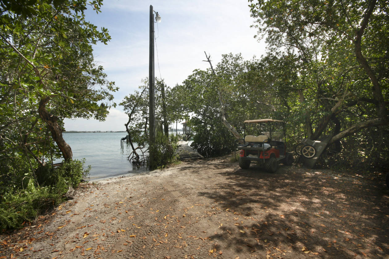 Gaspars' Hideaway Docks.jpg