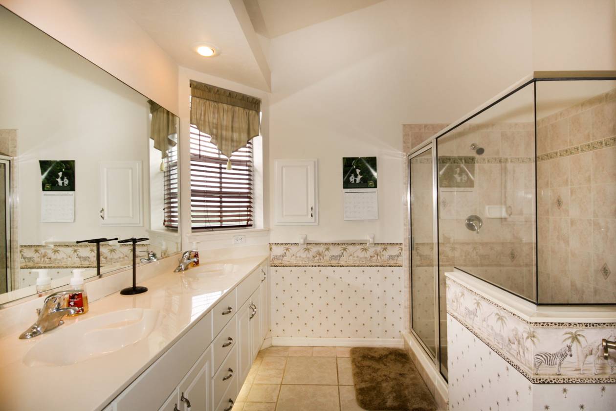 Unit One Master Bath.jpg