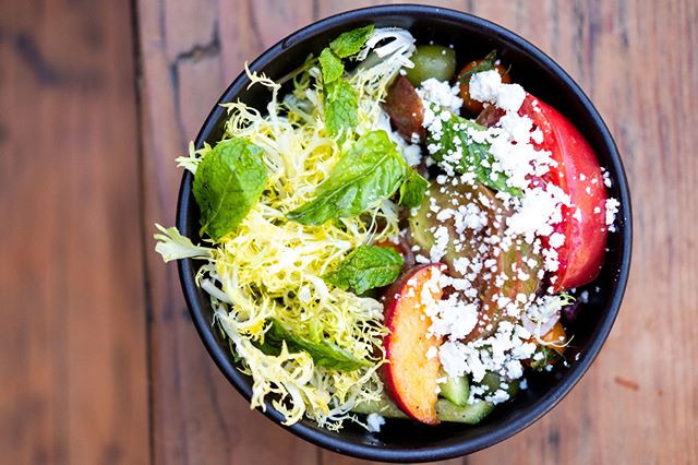 Summer in a bowl. Those juicy peaches, heirloom tomatoes, frisee and all that good stuff. #BrewstersBeerGarden
.
.
.
#salad #summersalad #peach #summerveg #summerproduce #summervibes #saladlife #eatclean #cleaneats #healthyvibes #healthy #eeeeeats #B