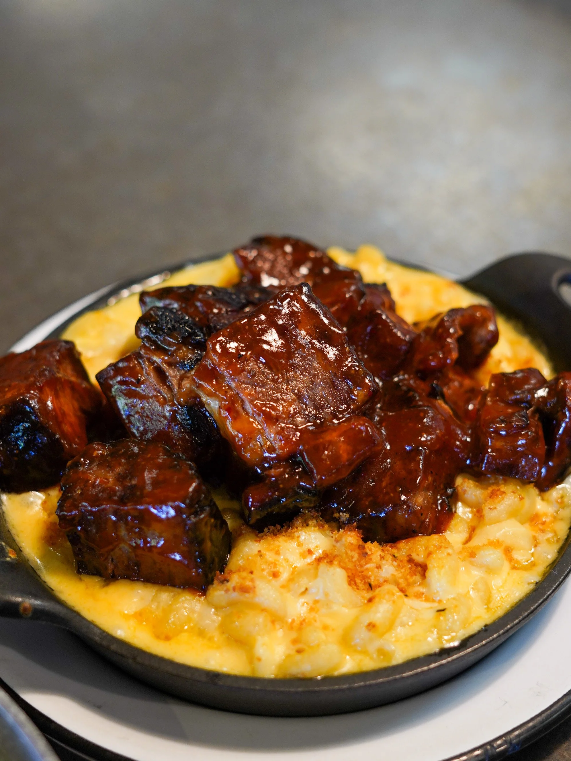 brewsters-beer-garden-mac-and-cheese.jpg