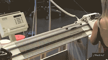 knittingloop3.gif