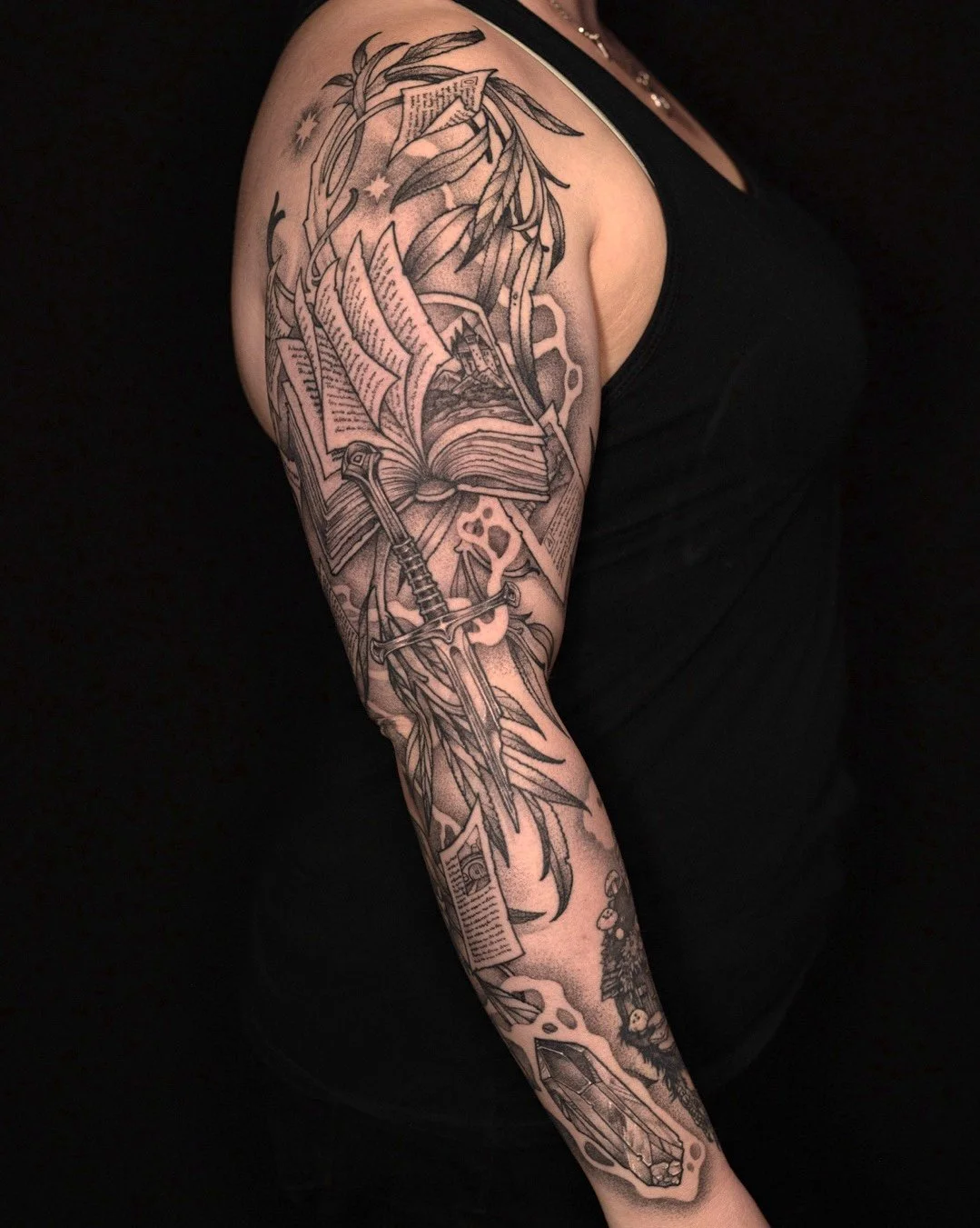 @Jessigraden bringing heat with this finished sleeve ✨🔮📖 ​
​
#leviticus #tattoos