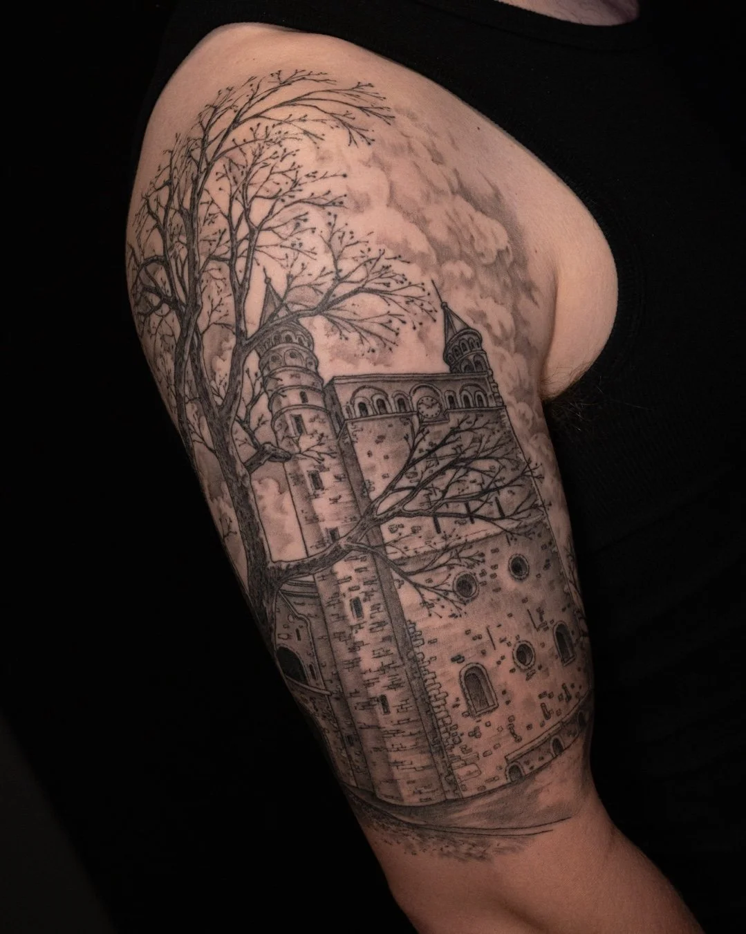 🏰🗡️✨Awesome castle project done by the talented @seemoretattoos​
​
#leviticus #tattoo