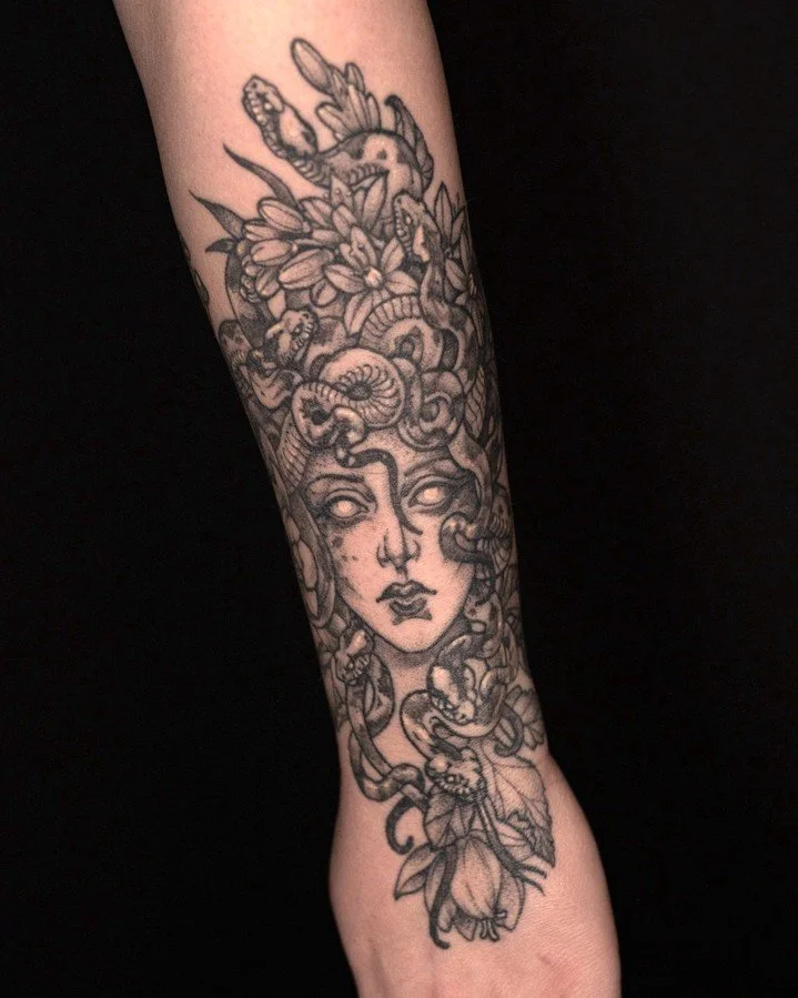 @jessigraden created this stunning Madusa forearm piece🖤🦇🐉​
​
#leviticus #tattoo