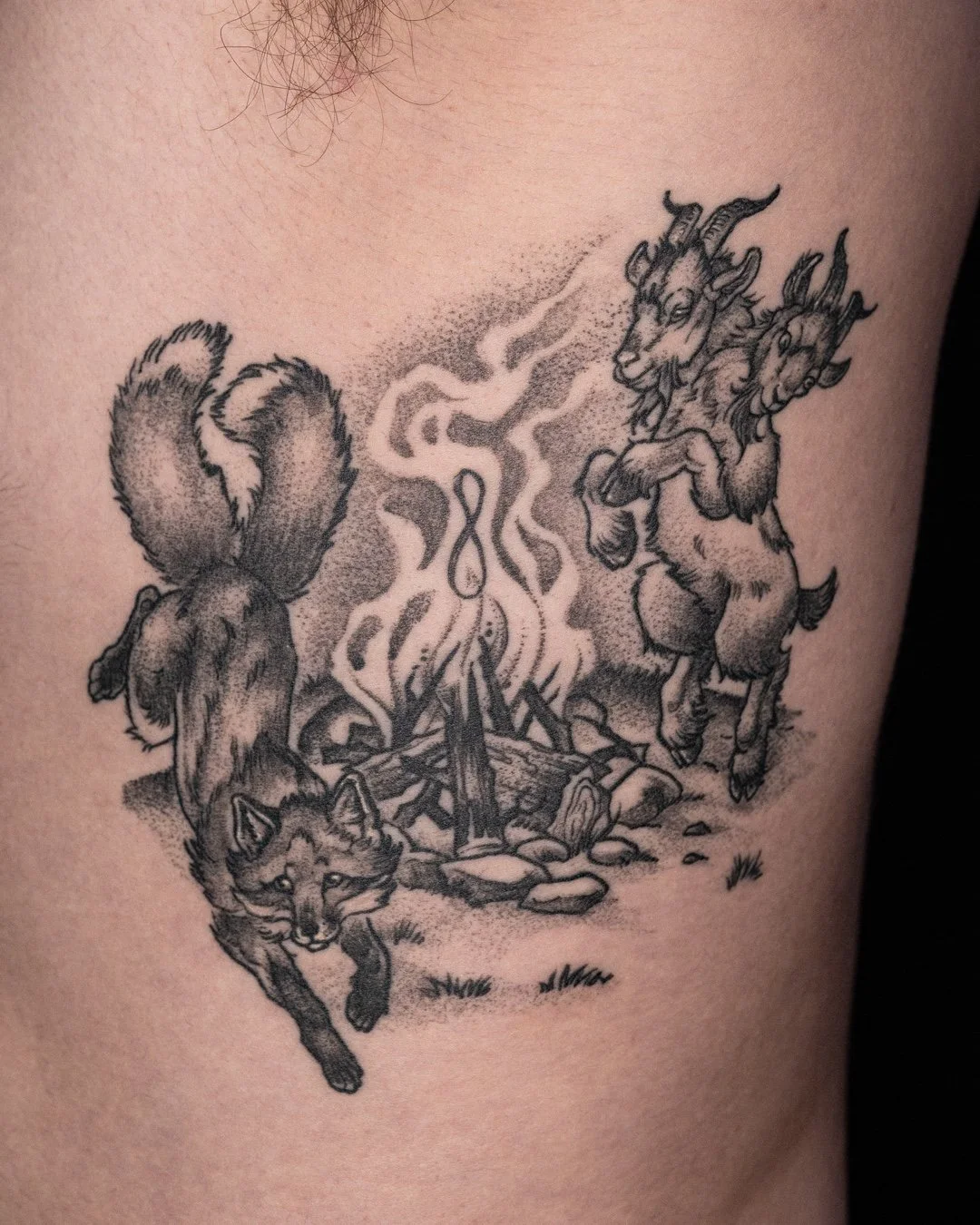 🦇🦊🐐Double, double toil and trouble. @jessigraden makes the cauldron bubble. For all your witchy needs🔥​
Thank you, @soho8802. See you for the next one!​
#leviticus #tattoo