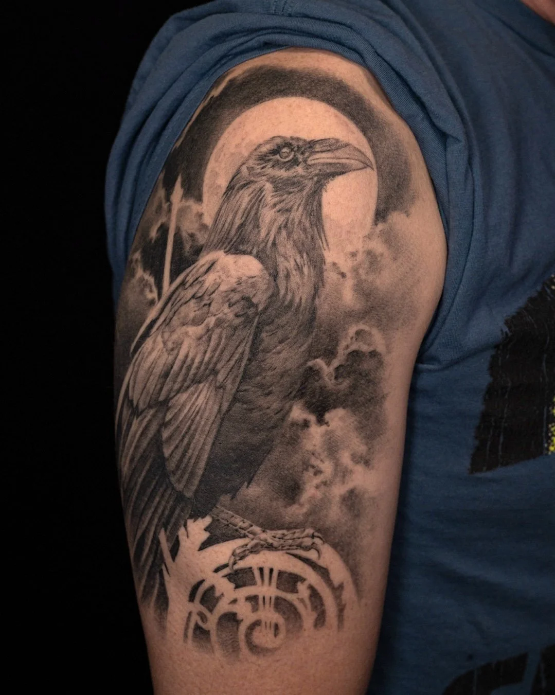 Healed crow by the talented @seriously_malflourished 🐦&zwj;⬛​
​
#leviticus #tattoo