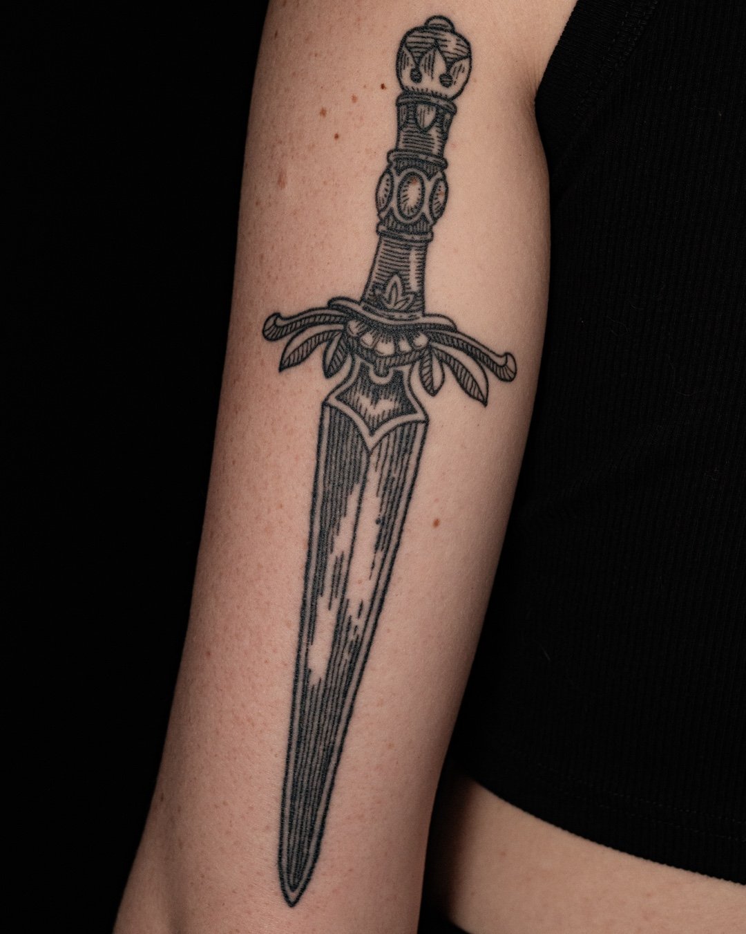 🗡️✨awesome pair of daggers came back in for photos, @seemoretattoos crushed these blades 🤘🏻​
​
#leviticus #tattoo