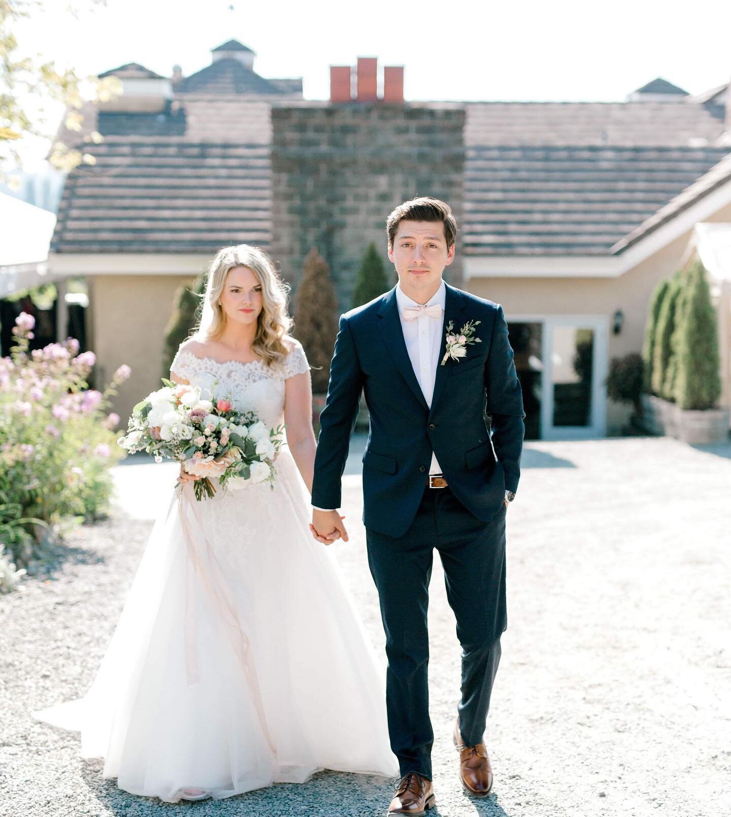 Happy one year to these two ✨
.
.
.
.
PC: @loragrady_ 
Planning + Design: @elleandjamesco 
Venue: @chateaulill