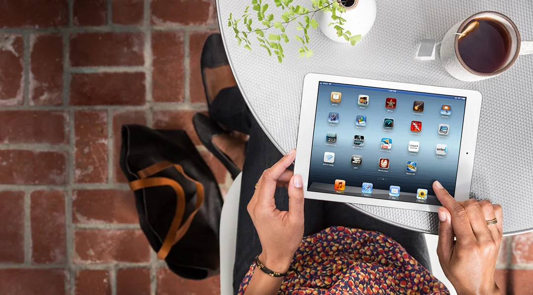 D02_03_iPadTable_8412-V04.jpg