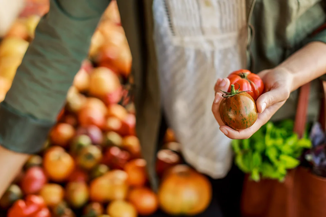 0102_CH_FARMERS MRKT_0583-V02.jpg