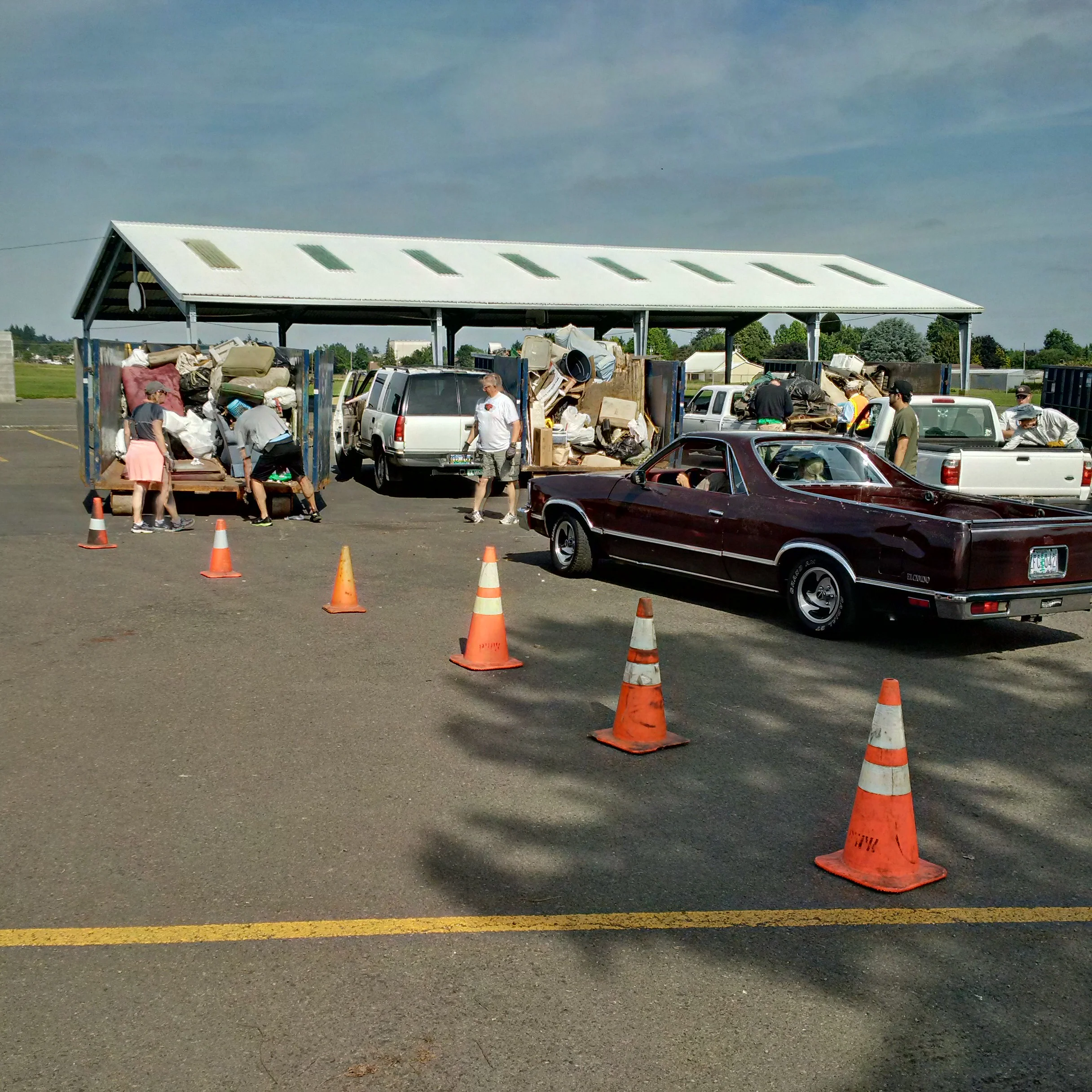 Emptying the cars in the Shaver Elementary school parking lot.Photo by: Mid-County Memo.