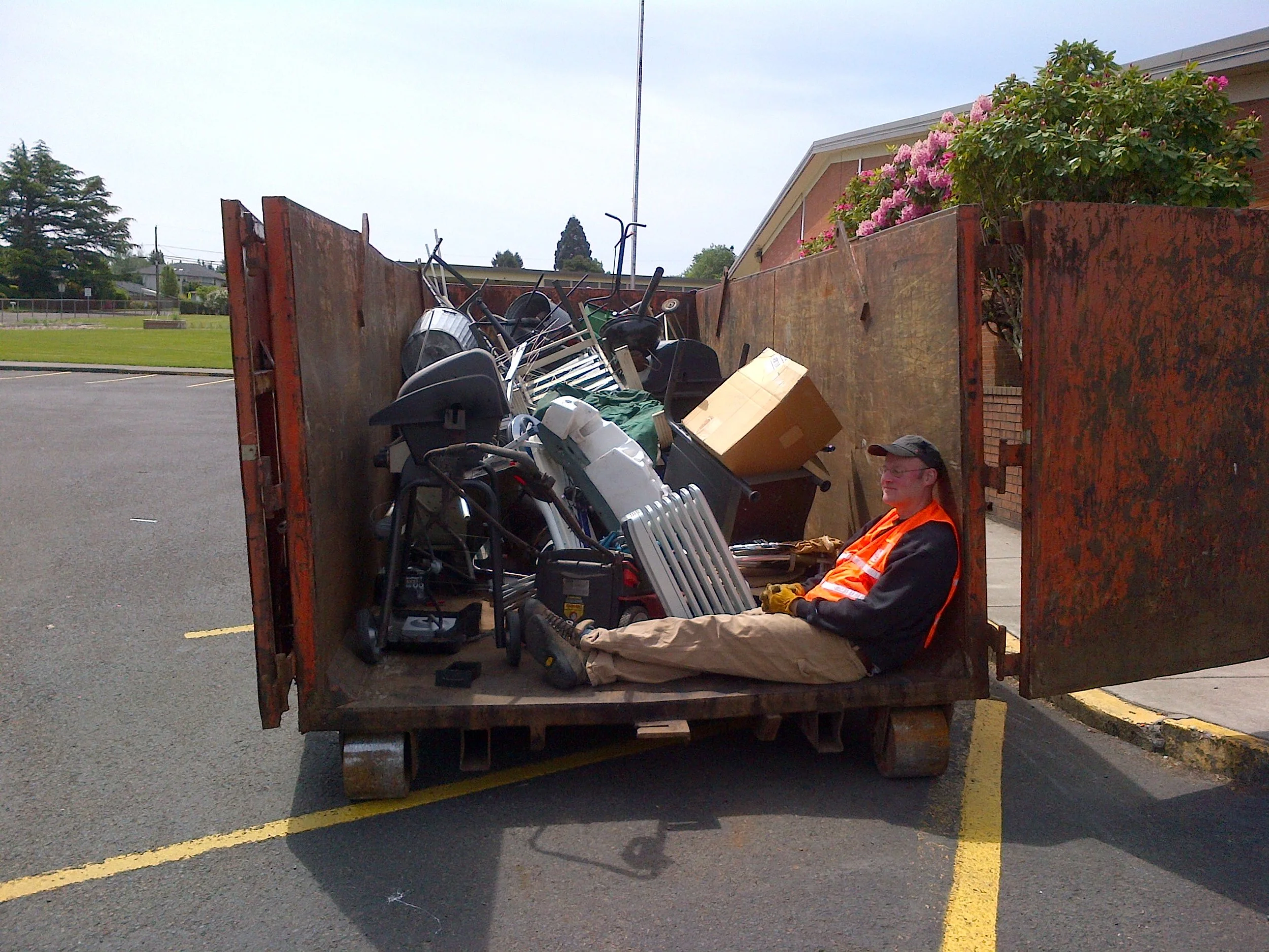 Taking a break at the 2012 Neighborhood Clean UpPhoto by: Mid County Memo