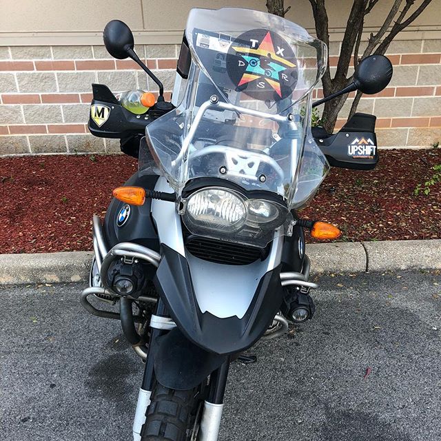 Pre-ride iPhone shot with the @texasdualsportriders moto screenz decal on the windshield. @adventuretejasmotorrad has a full day lined up of dirt toad action