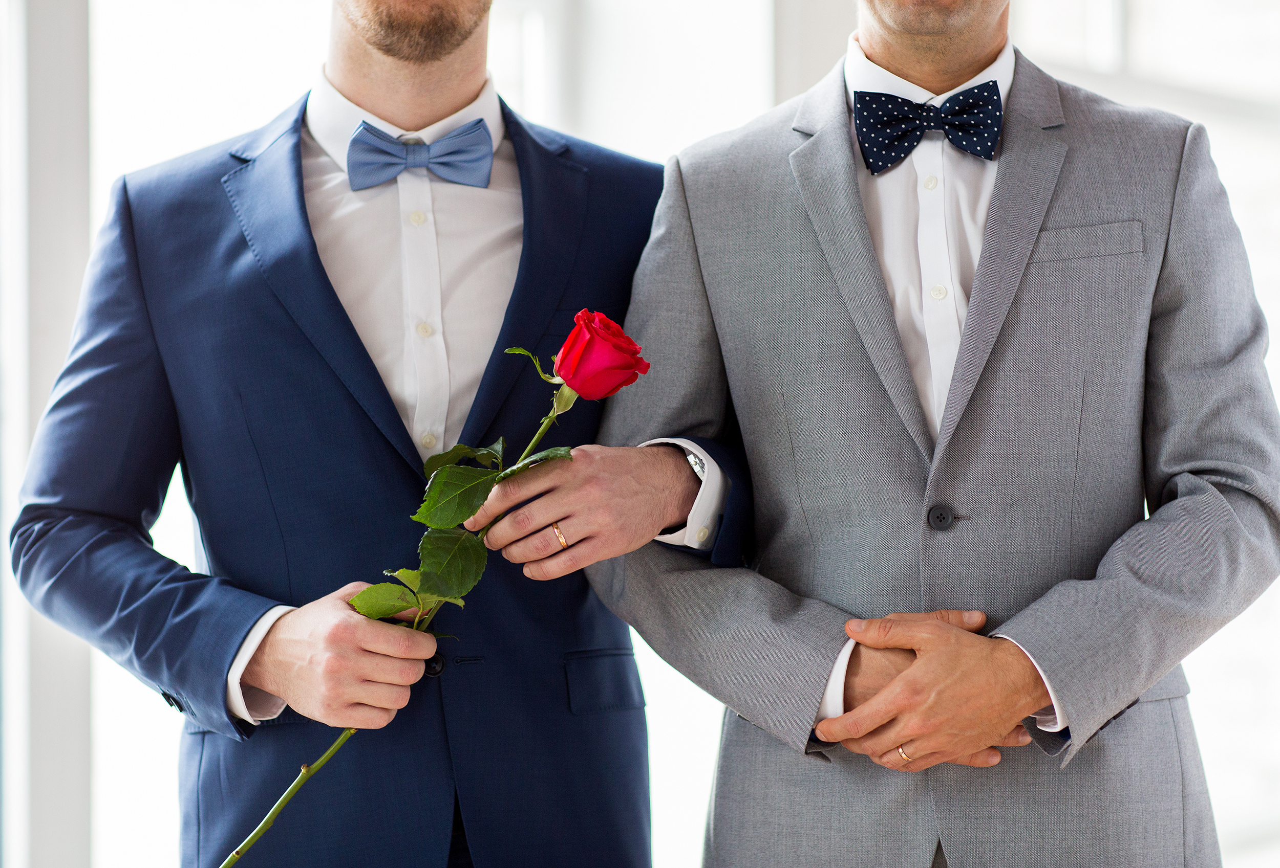 Брак среди мужчин. Свадьба двух мужчин. Однополые браки. Однополые браки в России. Свадьба парней.