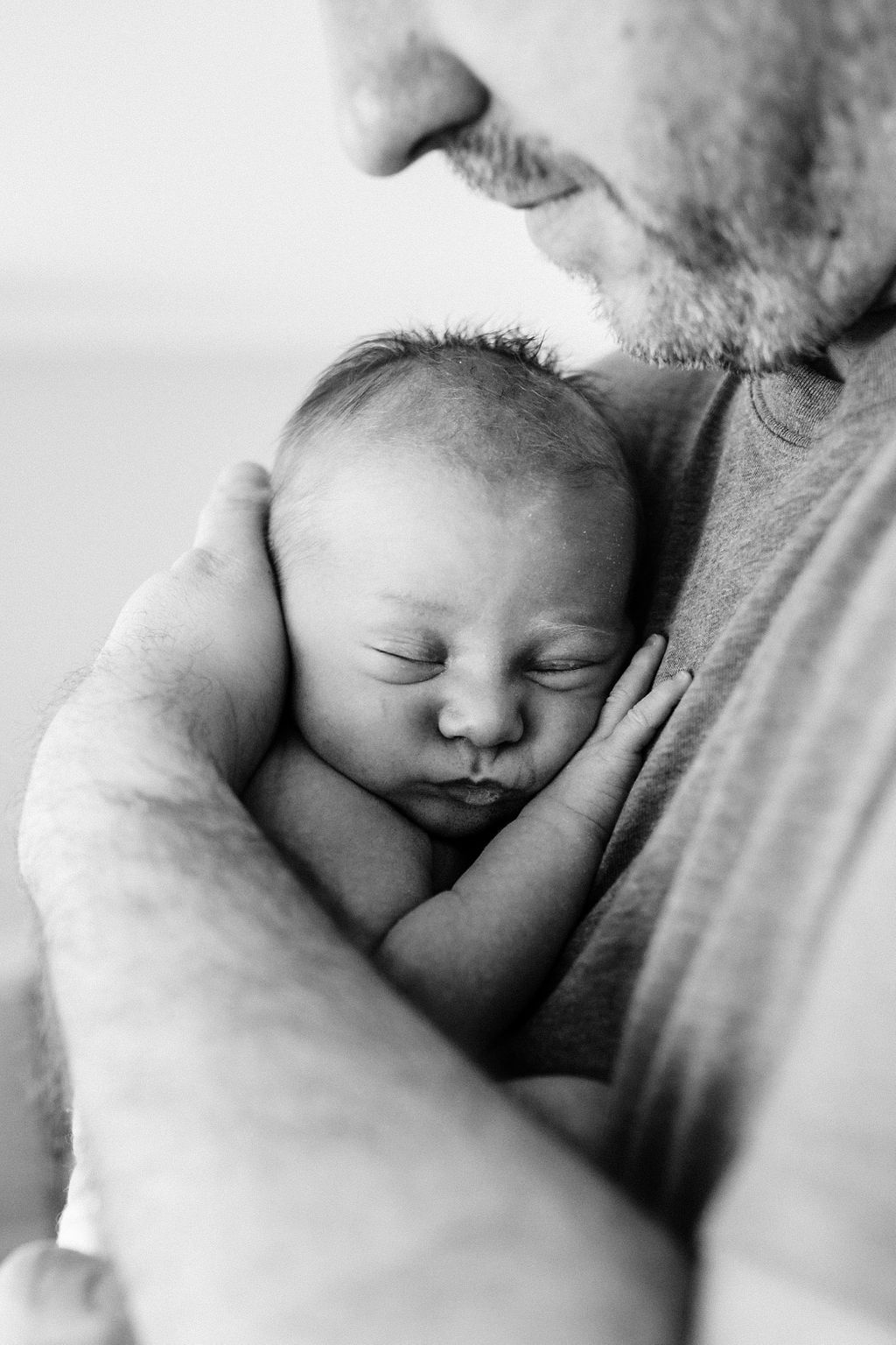 father with newborn infant photographer rochester michigan